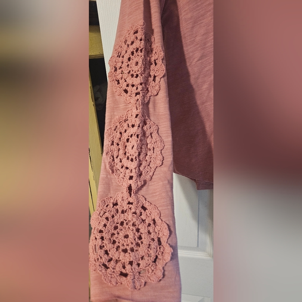 NWT..Very J Mauve Pink Long Sleeve Top with Crochet Sleeve Large - Picture 7 of 12